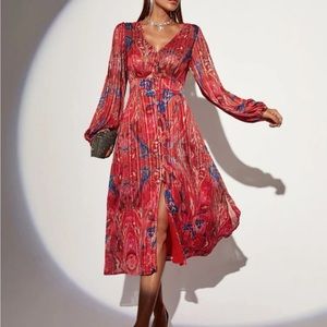 Long sleeve, wedding dress guest. Mid length. True to size. L (8-10)